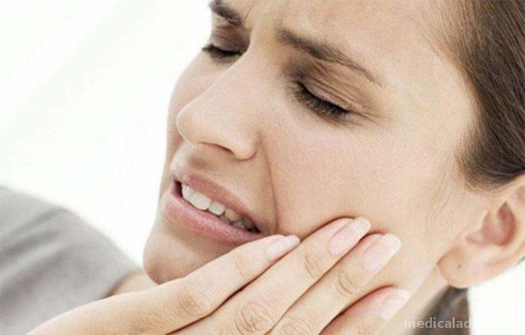 Вопрос: Откололся зуб, очень болит и опухла шея, что делать?